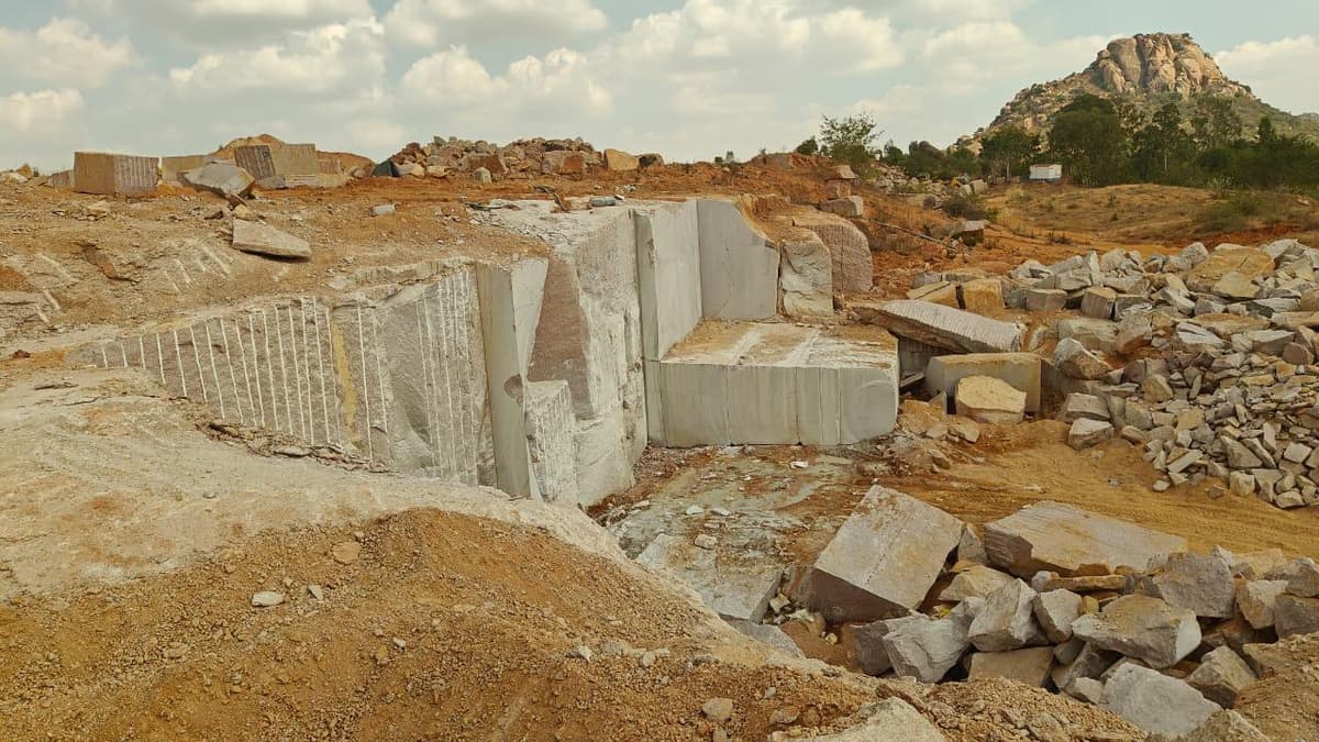 Queen Rose granite quarry face with drill marks
